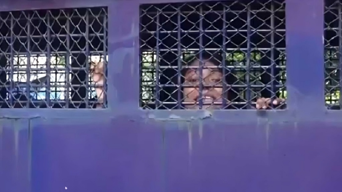 Police remove ‘Tathya Apa’ protesters in prison van, deny arrest