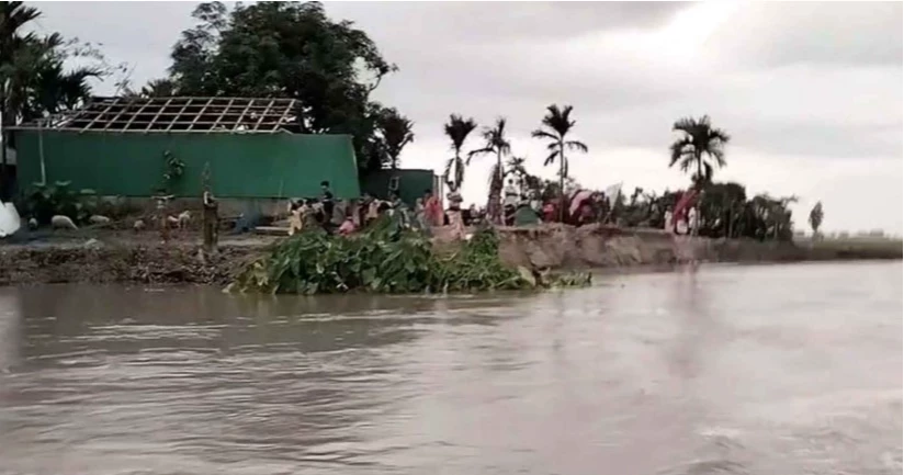 Teesta embankment breaches leave 10,000 stranded in Rangpur