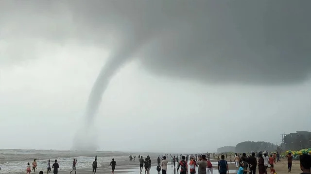 Tornado strikes Cox’s Bazar beach, tourists flee in panic