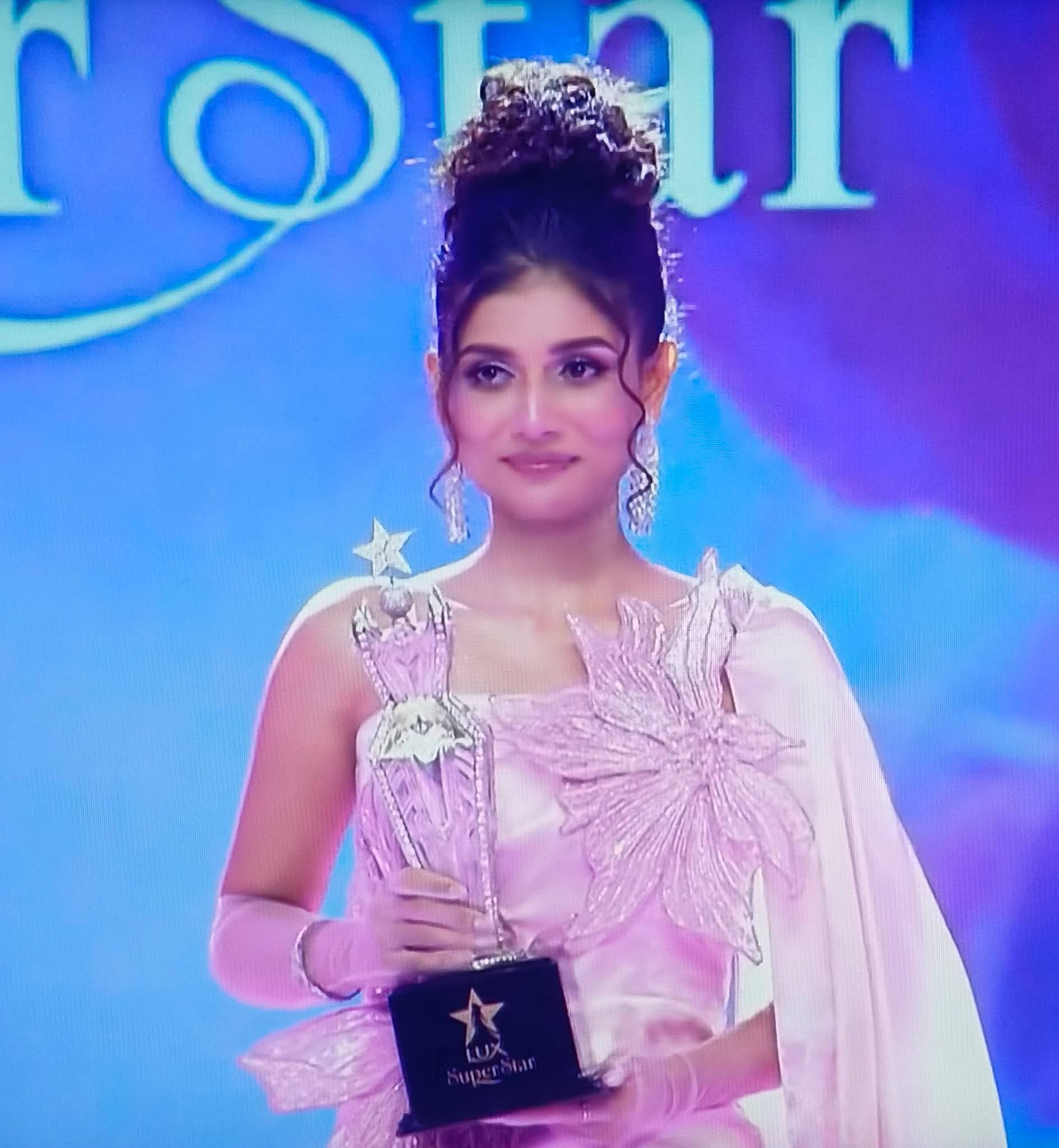 Bornita crowned Lux Superstar 2025