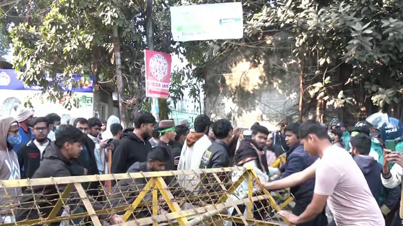 Protesters break Police barricade to block Shahbagh intersection