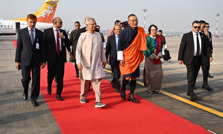 Bangladesh rolls out red carpet as Bhutanese PM arrives