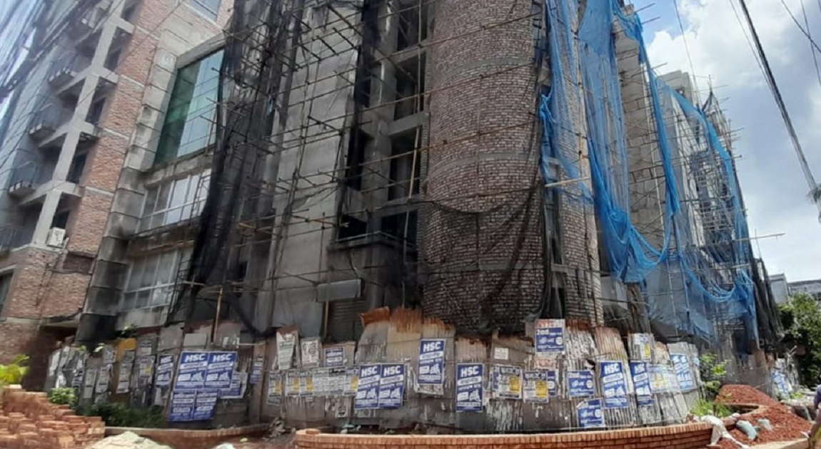 3 killed in balcony collapse at under-construction building in Jashore