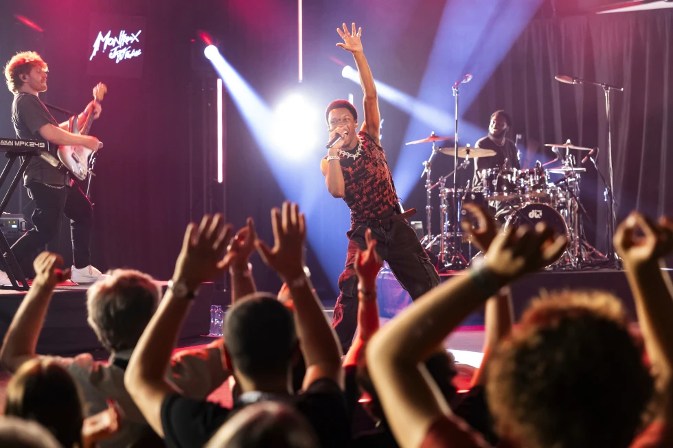 Lawyers for singer D4vd say he didn’t kill 14-year-old girl after his arrest