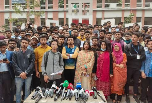 Students of 7 colleges gather at Dhaka College for press conference amid road blockade threat