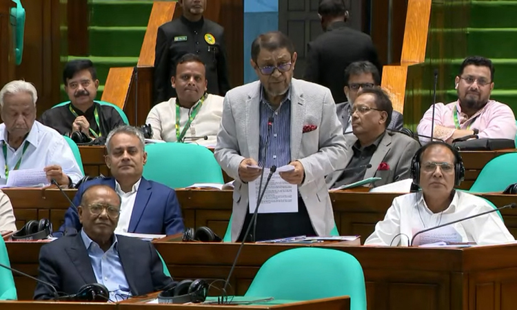 Govt to recruit 100,000 health workers: Health Minister