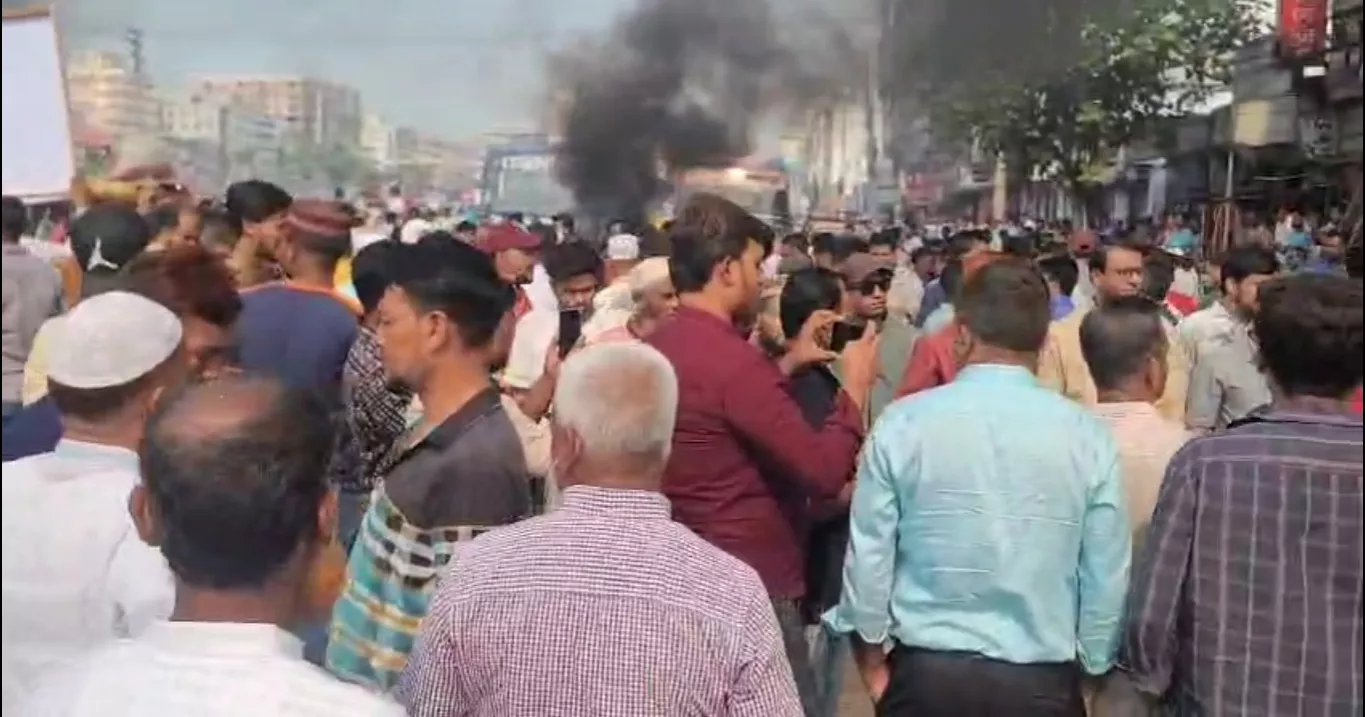 BNP, Jamaat block Dhaka-Mymensingh Highway Demanding Restoration of Gazipur-6 Seat