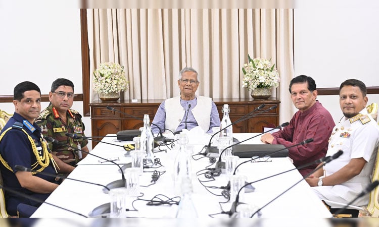 Chiefs of three services meet CA, discuss election preparations