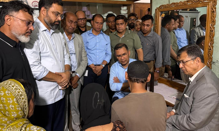 PM visits Ramisa‍‍`s family