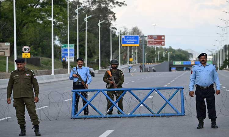 Roadside bomb attacks kill seven in northwest Pakistan
