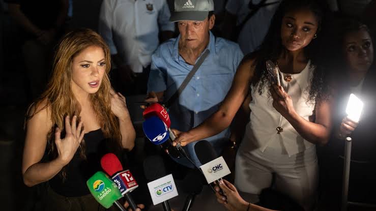Shakira visits quake-hit Colombia, pledges to build schools