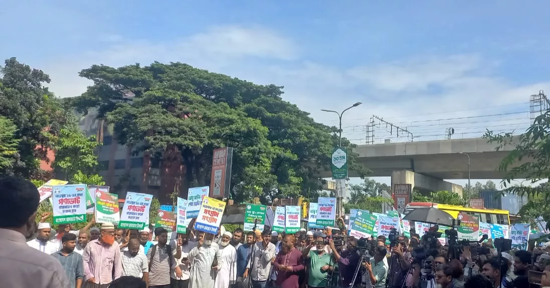 Jamaat among 8 parties submit memorandum to EC demanding Nov referendum