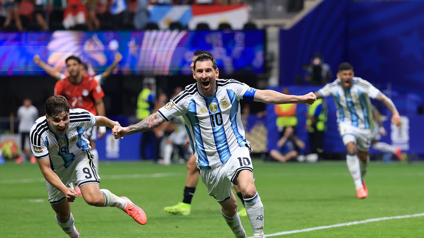Argentina stun England to reach back-to-back World Cup finals