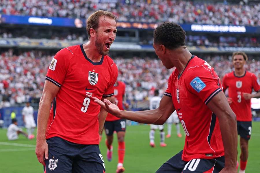 Kane’s record-breaking goal sends England into knockouts as group winners