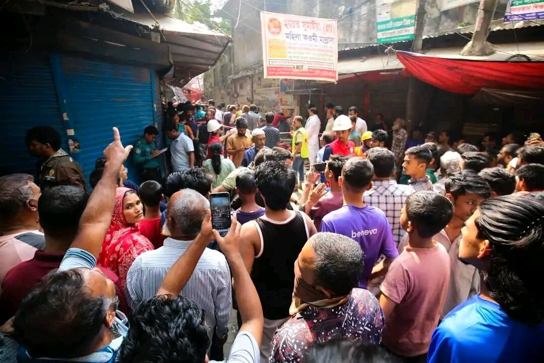 At least 6 dead, hundreds injured as earthquake hits Dhaka and surrounding districts