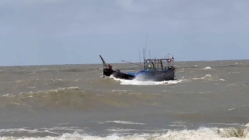 13 fishermen abducted from Naf River in Teknaf