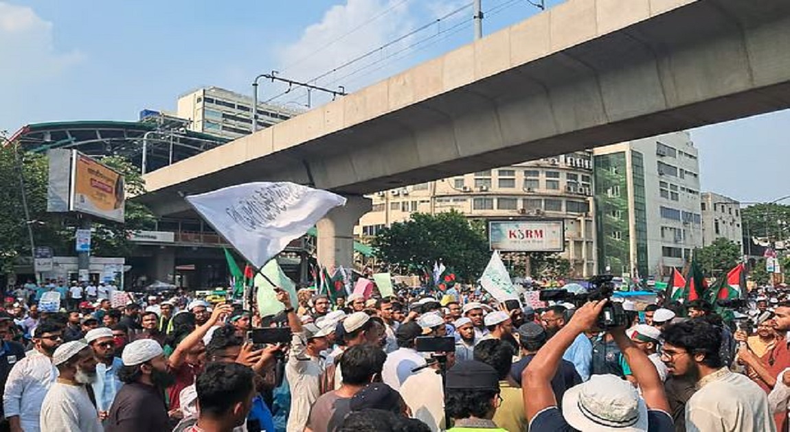People throng Shahbag as mass rally demanding ban on AL begins