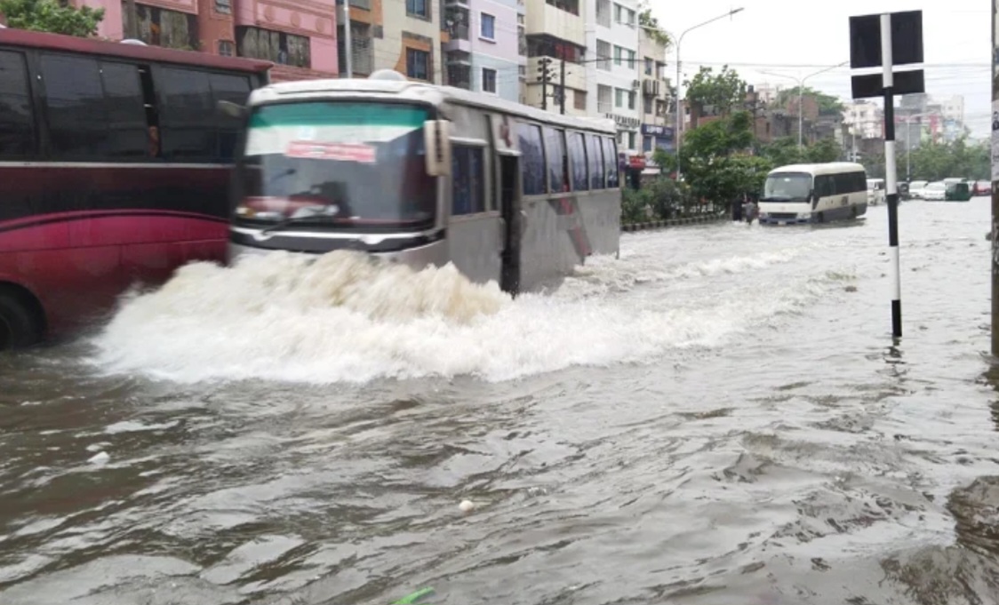 Heavy rain leaves Dhaka waterlogged