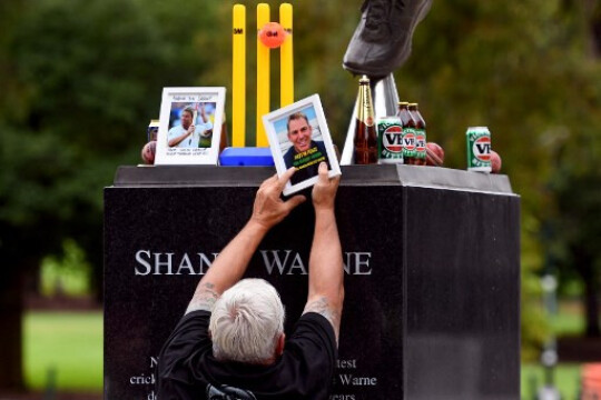 Flowers, beers, ciggies and a meat pie: Australian fans mark Warne's death