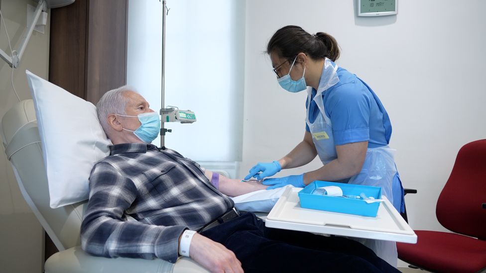 US approves first new Alzheimer's drug in 20 years