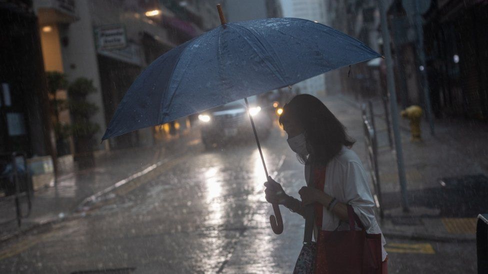 'Black rainstorm' warning delays Hong Kong trading