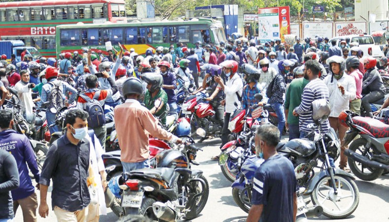 Bikers block Dhaka roads over ridesharing ban