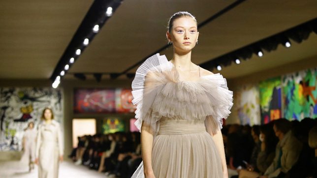 Dior showcases glittering craftsmanship on Paris runway
