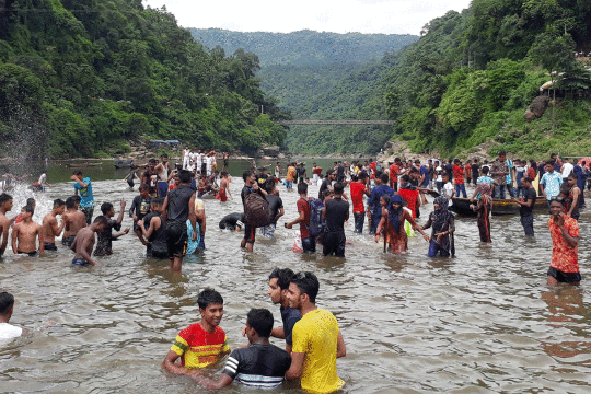 Don't collect entry fee at Jaflong: Minister