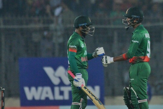 Tigers defeat India in scintillating game by one wicket