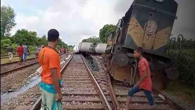 Freight train derails in Kushtia, leaks 42 tonnes of oil