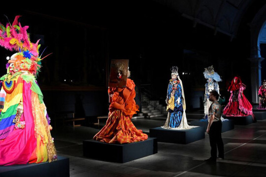 'Living Sculpture' Daniel Lismore brings wearable art to London