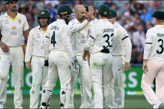 England crumble again as Australia dominate Boxing Day Test