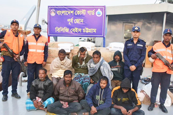 43 pirates caught robbing foreign ship