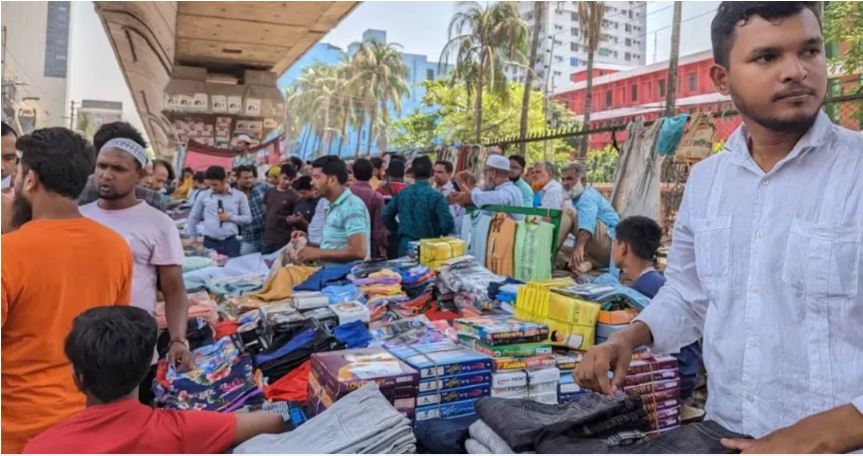 Traders of Bangabazar set up around 800 temporary shops at the site