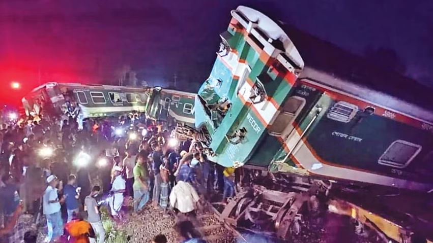 Dhaka-Ctg train crash: 3  railway employees suspended