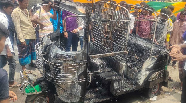 Autorickshaw cylinder gas leakage, 5 members of same family burnt