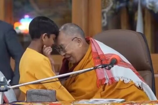 Dailai Lama apologizes for seeking a child to suck his tongue