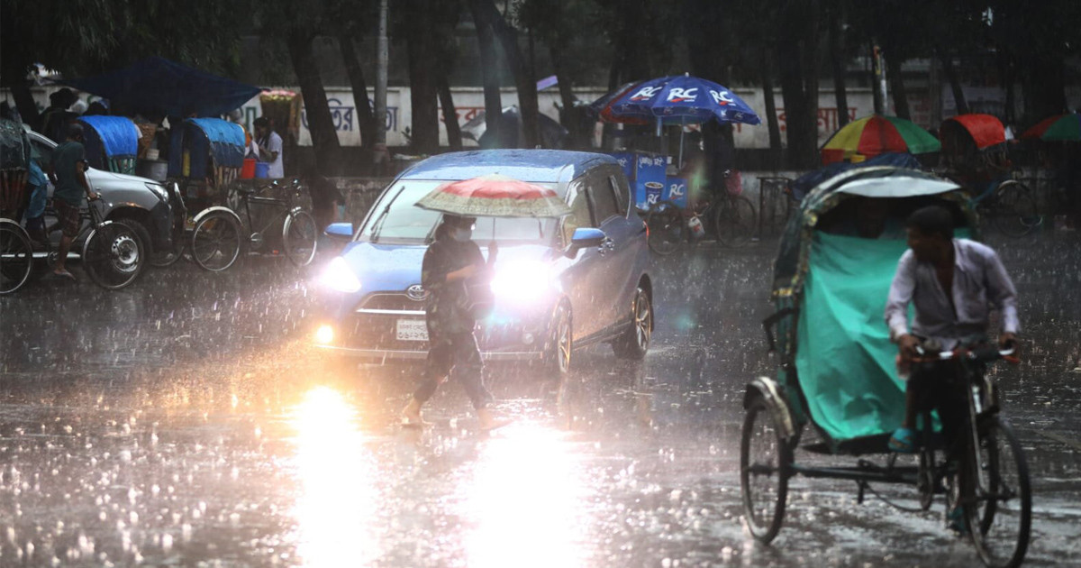 Rain gives relief to Dhaka after scorching heat