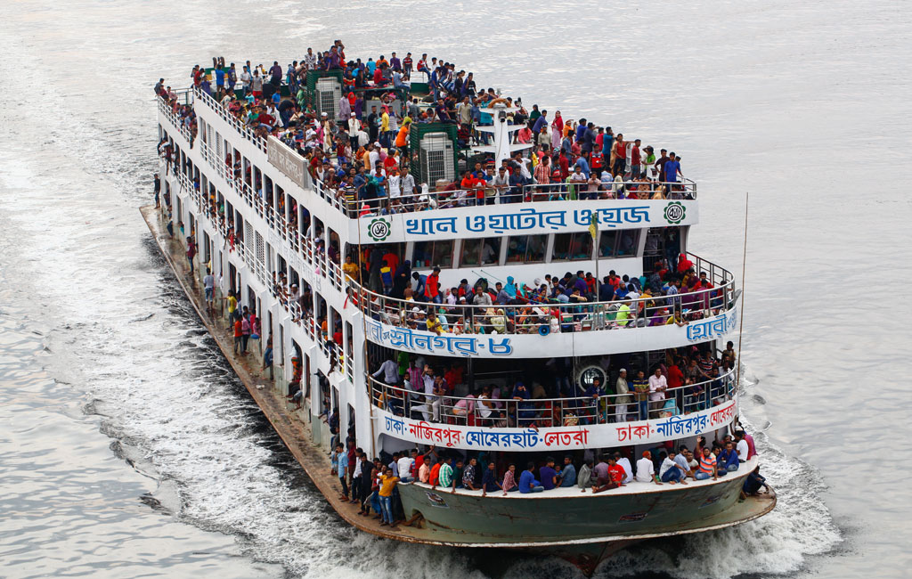 Sadarghat fully packed on first day of Eid holidays