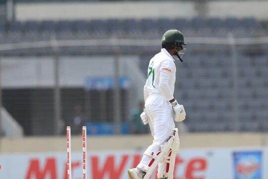 Dhaka Test: Bangladesh 24/5 after 7 overs
