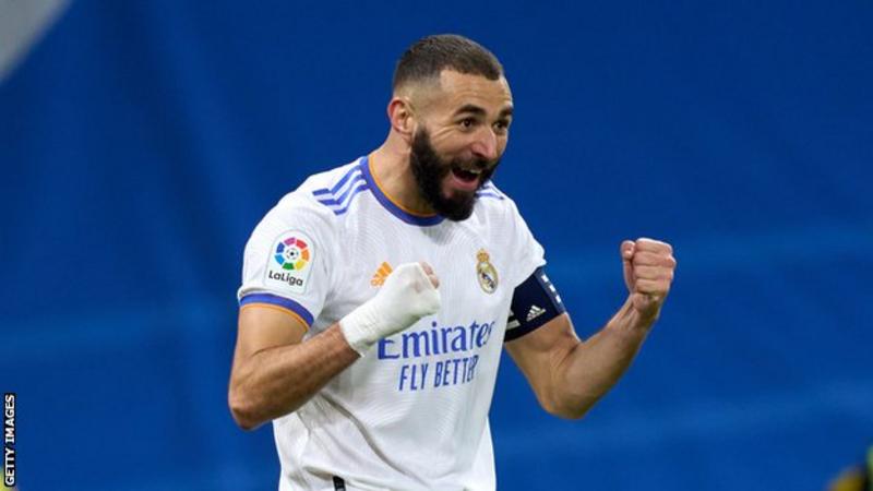 Benzema scores as Real hold on to go top