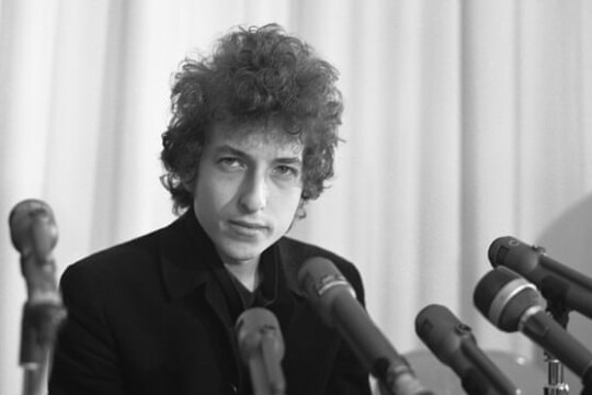 Bob Dylan accused of abusing 12-year-old girl