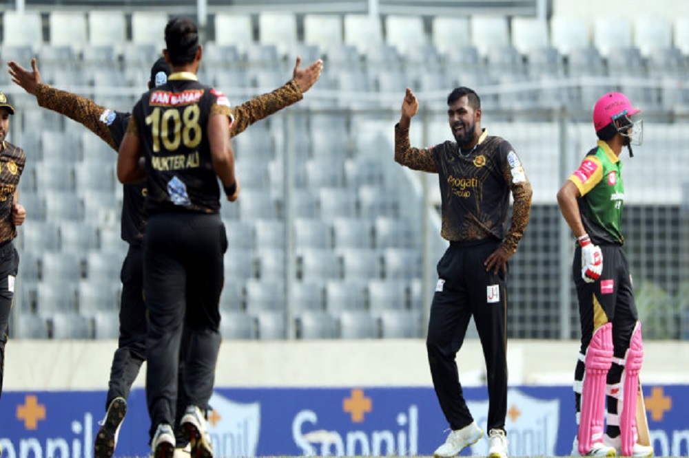 Sunrisers beat Dhaka to register first BPL win