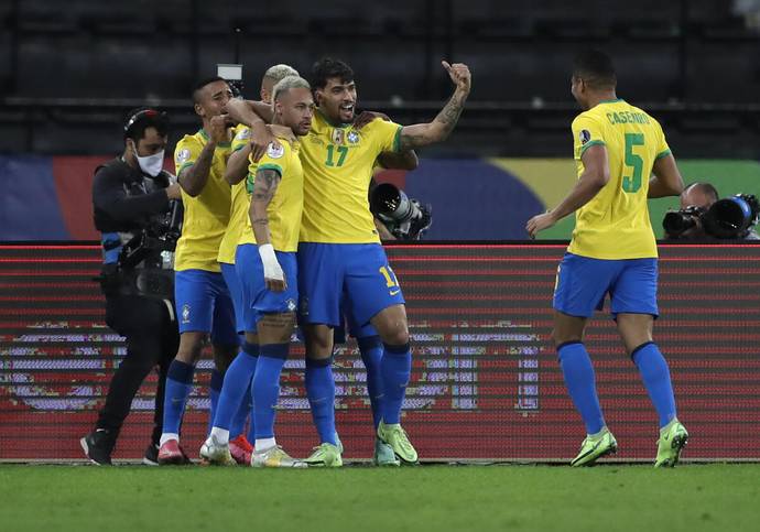 10-man Brazil earn edgy 1-0 win over Chile