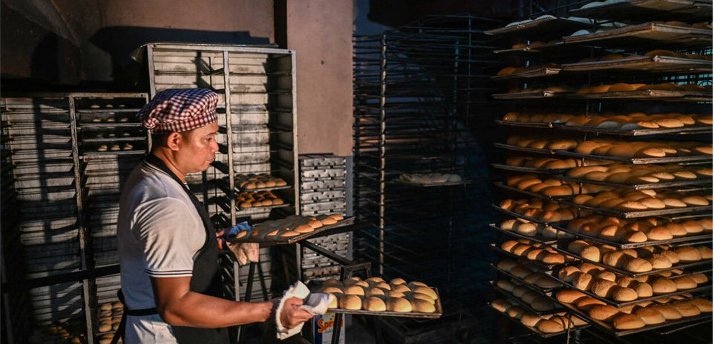 Philippine bakeries shrink ‍‍`poor man‍‍`s bread‍‍` as inflation bites