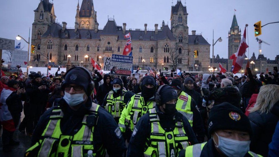 Trudeau vows to freeze protesters' bank accounts