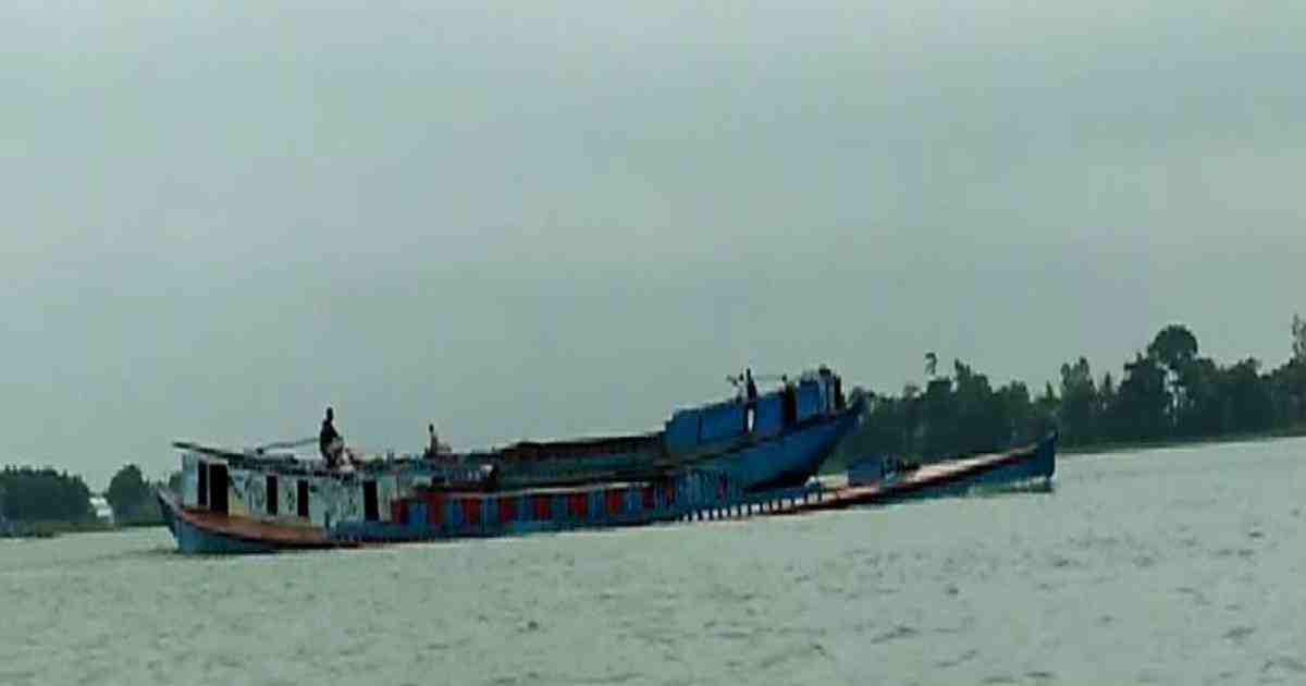 Cement-laden vessel sinks in Barishal’s Pandob river