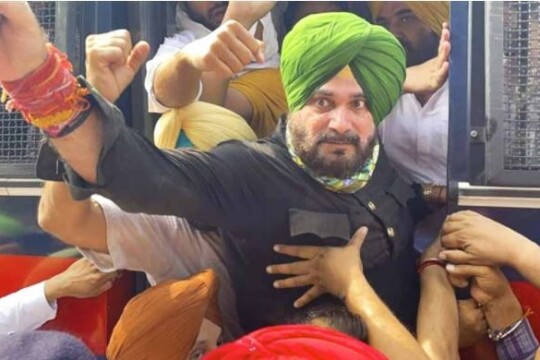 Navjot Sidhu detained In Chandigarh