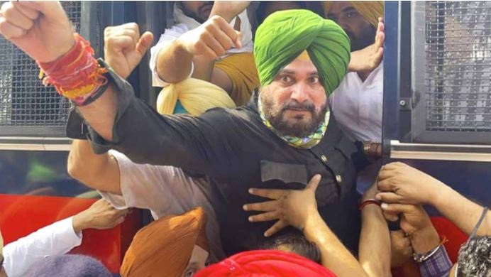 Navjot Sidhu detained In Chandigarh