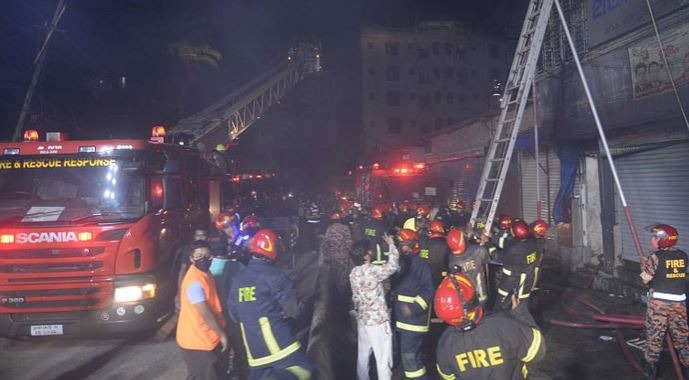 Fire strikes at Chawkbazar plastic warehouse